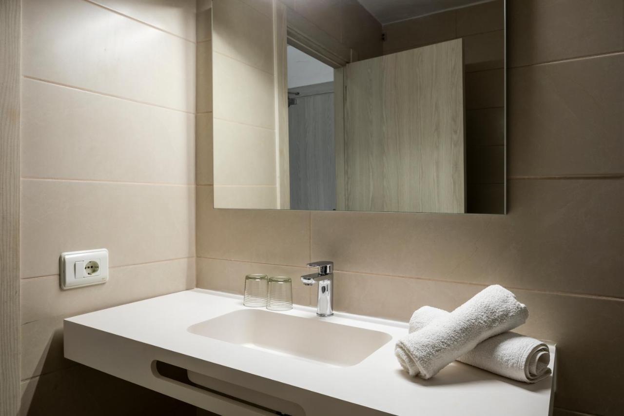 Apartamentos El Moro Сан-Антонио-Абад Экстерьер фото