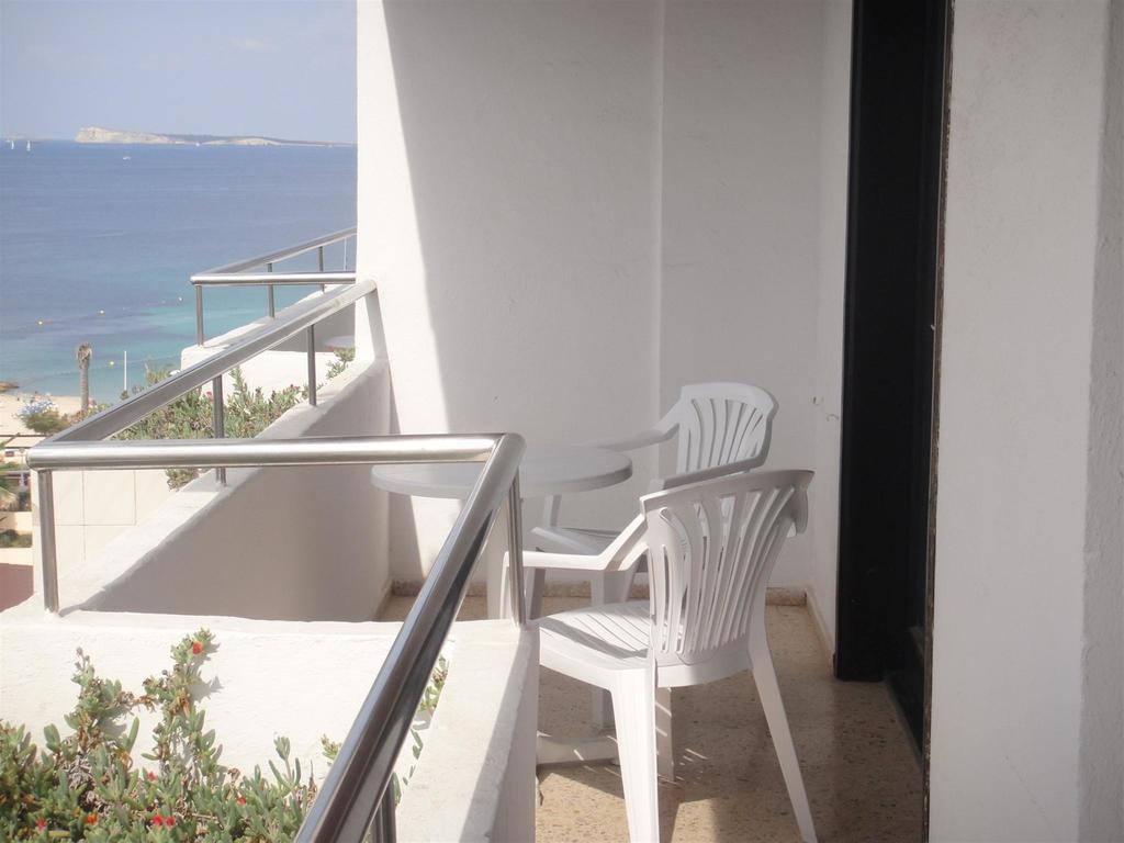 Apartamentos El Moro Сан-Антонио-Абад Номер фото