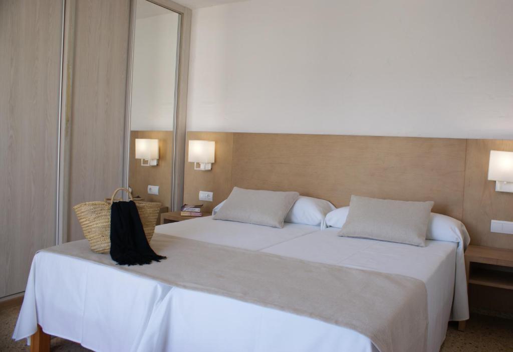 Apartamentos El Moro Сан-Антонио-Абад Экстерьер фото
